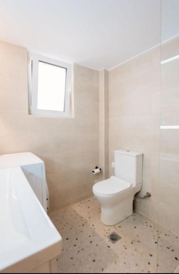 Brand New Apartment Nearby Metro Athens Luaran gambar